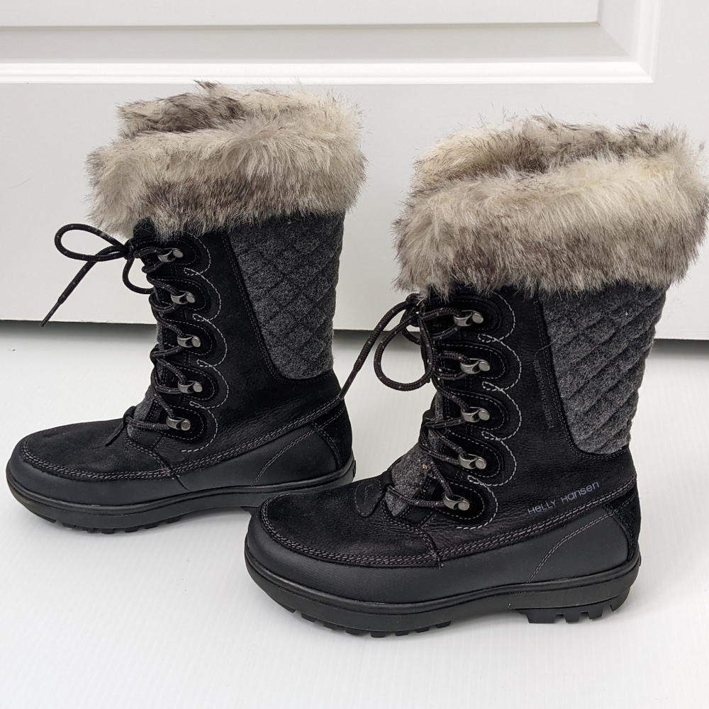 NWOT Helly Hansen Fur Trimmed Winter Boots Size 6